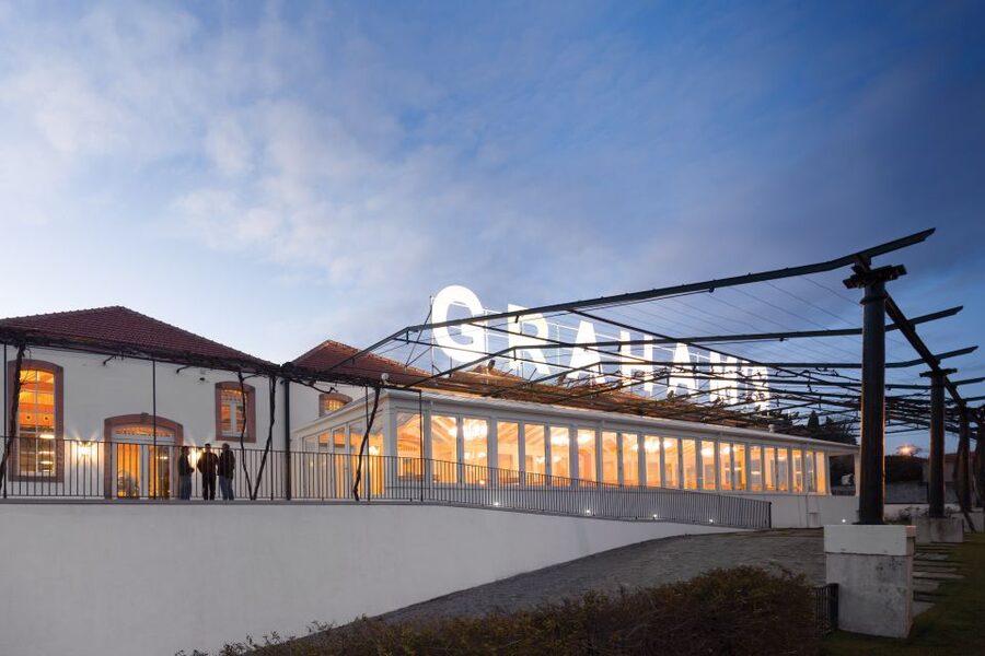 Porto: Graham's Port Lodge Tour with Premium Wine Tastings - Three Tastings, Three Pairings
