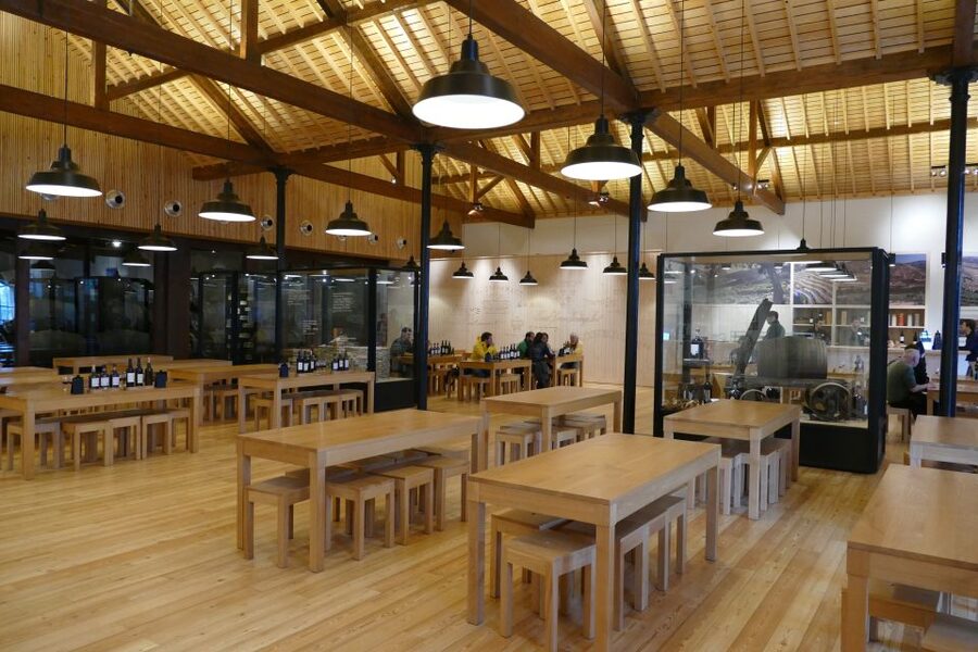 Porto: Graham's Port Lodge Tour with Premium Wine Tastings - How the Two Hours Usually Feel