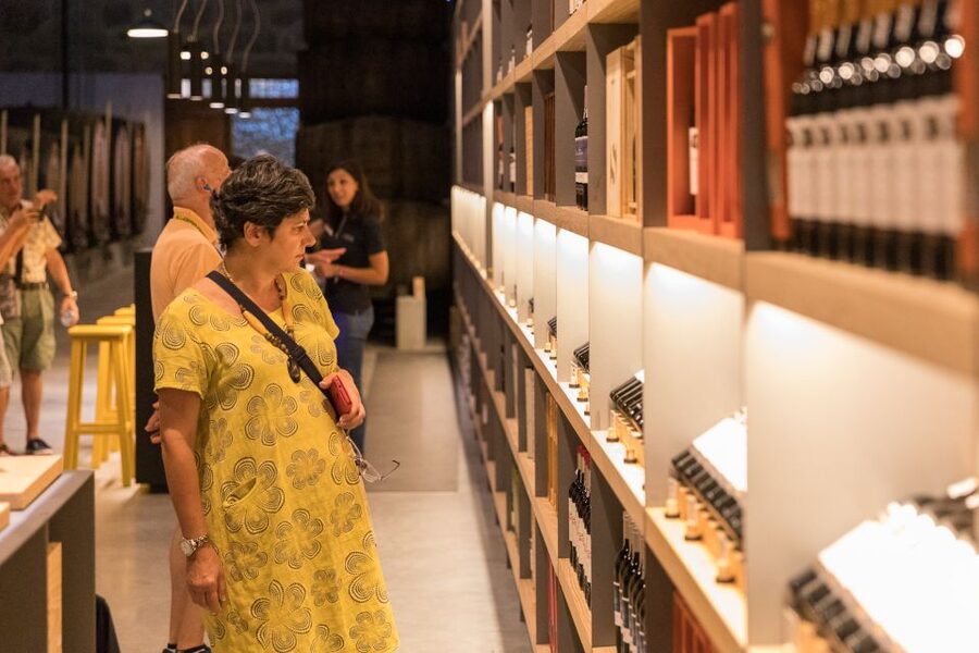 Porto: Guided Tour and Tasting of 3 Port Wines at Poças - Three Ports, three ways to taste the wine