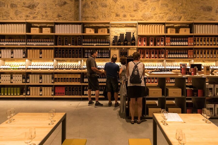 Porto: Guided Tour and Tasting of 3 Port Wines at Poças - How the guides shape the experience