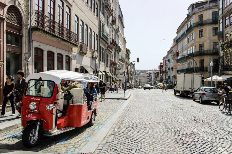 Porto: Guided Tour by Tuk-Tuk & Optional Douro River Cruise - Key points at a glance