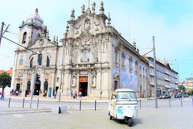 Porto Guided Tour to the Historical Center on a Tuk Tuk - São Francisco and the Alfândega waterfront