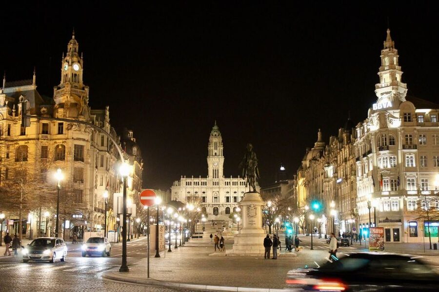 Porto: Guided Walking Tour and Lello Bookshop - Avenida dos Aliados and central Porto