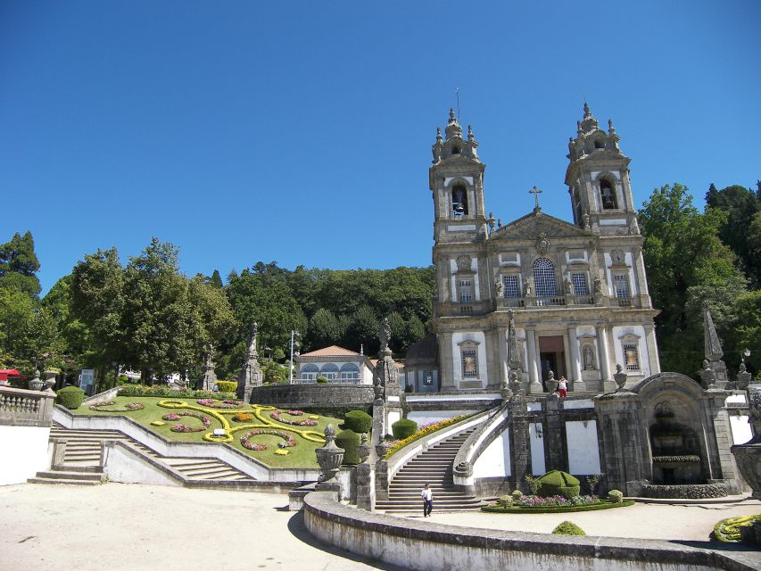 Porto: Guimarães & Braga Tour with Entry Tickets and Lunch - Entering Guimarães Castle