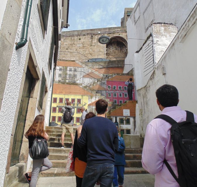 Porto: Half-Day Street Art Tour - Meeting at Praça de Carlos Alberto