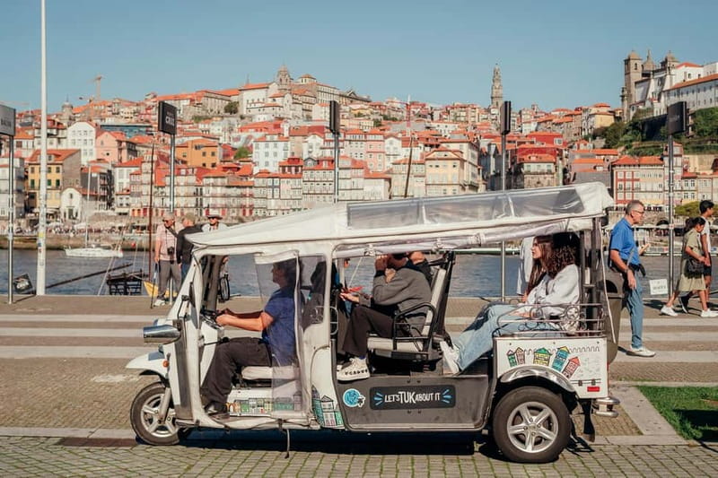 Porto Half Day Tuk Tuk Tour Clérigos, Seaside and Viewpoints - Avenida dos Aliados and Batalha Square