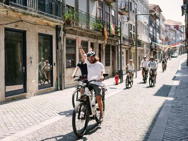 Porto: Highlights in 3 Hours E-Bike Tour - A slower pause at Palácio de Cristal gardens