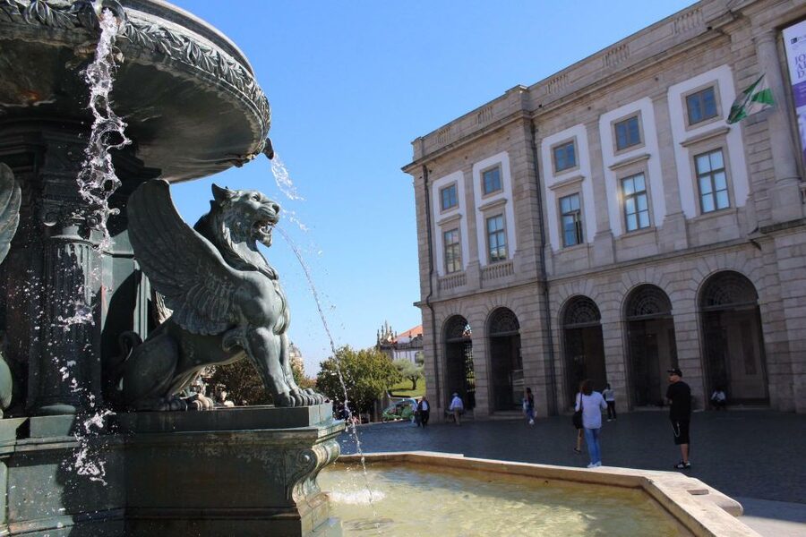 Porto: Historic City Center Walking Tour - Pace, group size, and guide quality