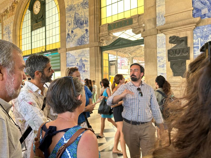 PORTO: Historical Walking Tour - São Bento Station and the city’s grand public face