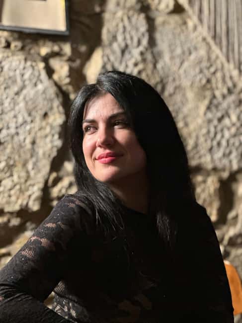 Porto: Live Fado Concert with Glass of Tawny Port Wine - Amália Rodrigues and the changing sound of Fado