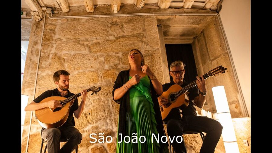 Porto: Live Fado Show with Glass of Port Wine - The Port wine adds more than a photo opportunity