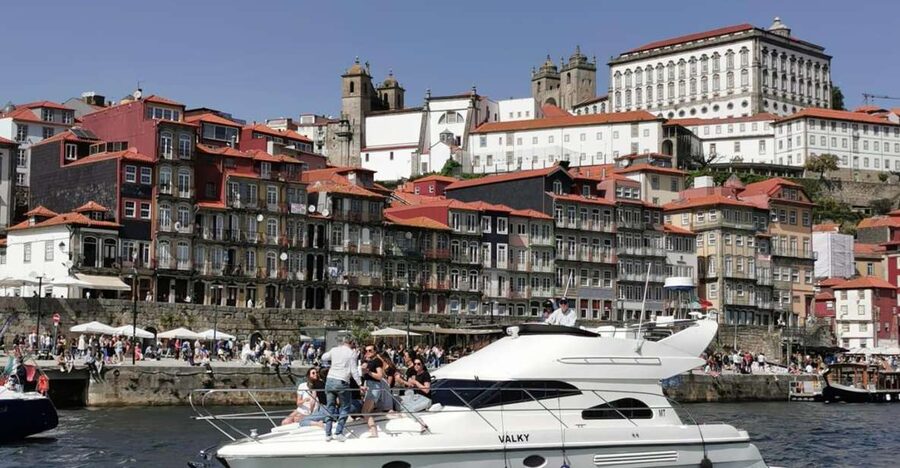 Porto: Luxury Yacht Tour of the 6 Bridges and Douro Estuary - Alfândega and the old riverfront