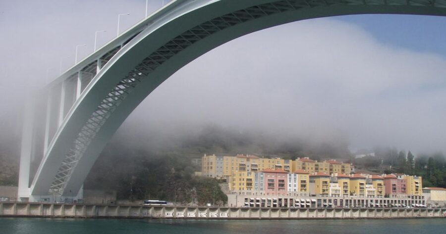 Porto: Private Bike Tour with a Local Guide - Following the waterfront through Massarelos