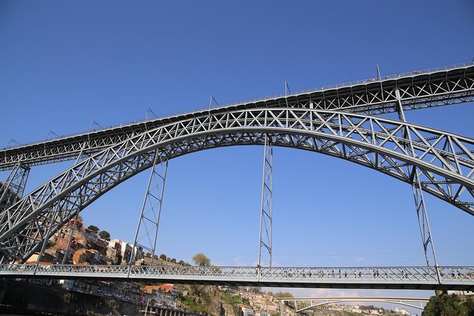 Porto: Private tour in the Douro (1 to 4 people) on a boat just for you - Boarding at Freixo Marina with Port or sparkling wine