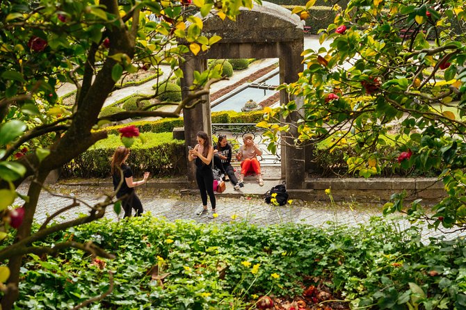 Porto PRIVATE TOUR With Locals: Highlights & Hidden Gems - Rua das Flores, a street with a story