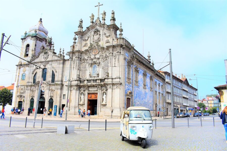 Porto: Private Tuk-Tuk Tour with Short Walks and Wine - The Stock Exchange Palace and the old waterfront