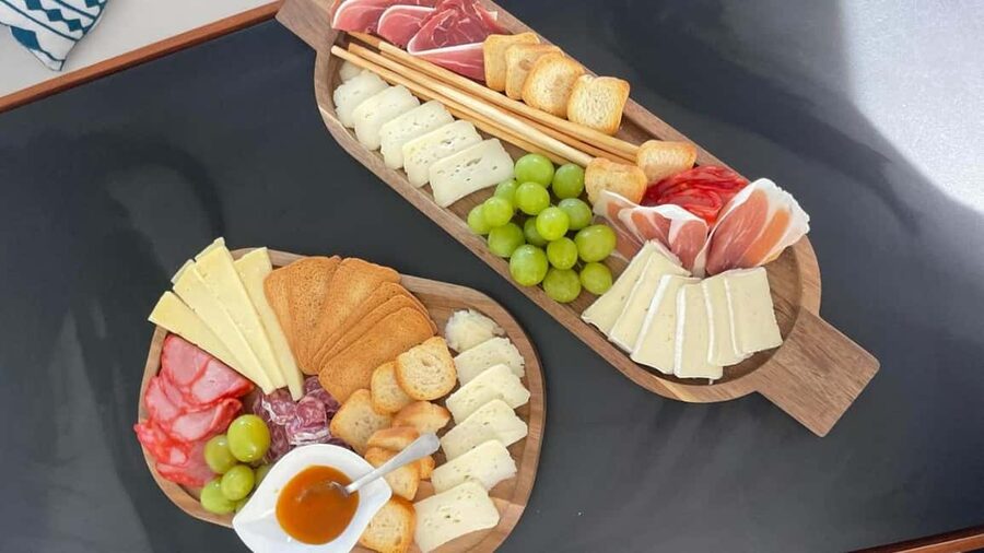 Porto: Private Yacth Cruise with Wine, Snacks & 6 Bridges - Who gets the best value from $313