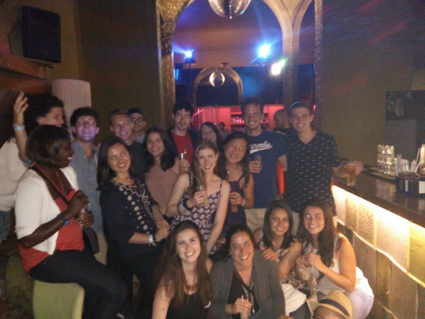 Porto: Pub Crawl with 6 Drinks and VIP Club Entry - The first bar: drinks and the first introductions