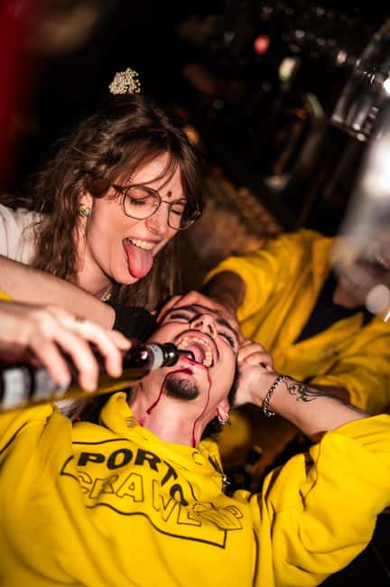 Porto: Pub Crawl with 7 Drinks, Games, and VIP Club Entry - Largo de Alberto Pimentel and the first bar stage
