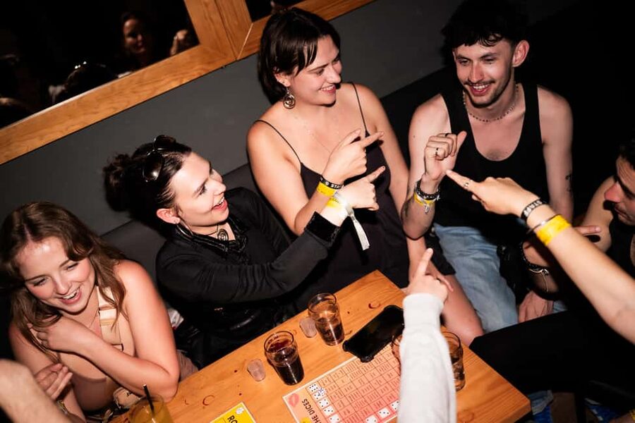 Porto: Pub Crawl with 7 Drinks, Games, and VIP Club Entry - Rua de Cândido dos Reis and the final club entry