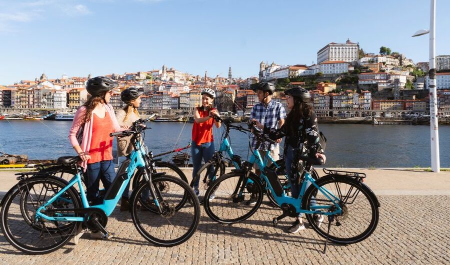 Porto: Riverside Panoramic E-Bike Tour - Miragaia: a quieter riverfront mood
