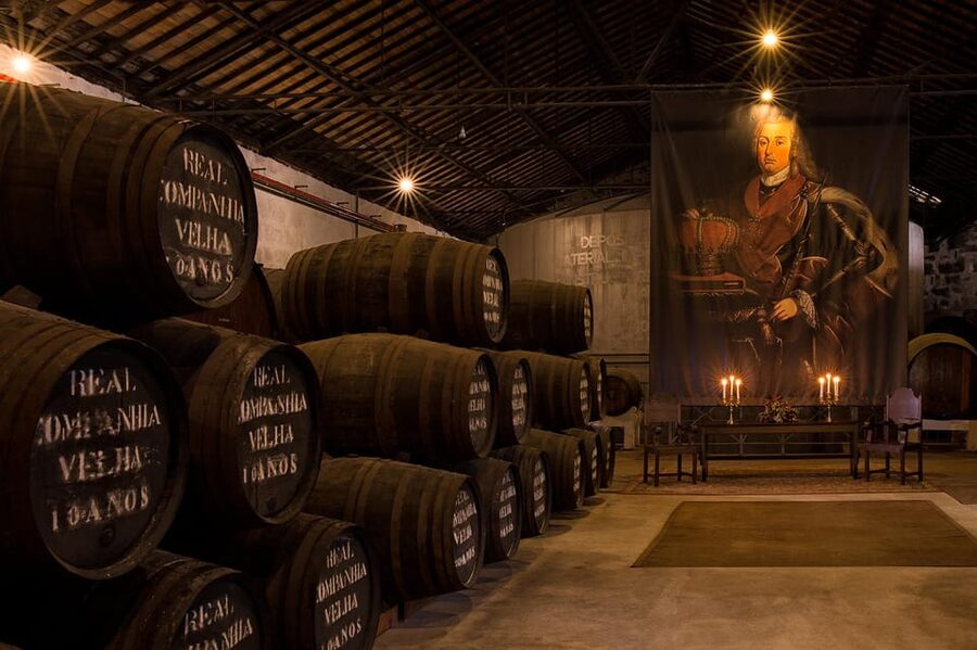 Porto: Royal Oporto Tour na Real Companhia Velha - Four glasses that show Port’s range