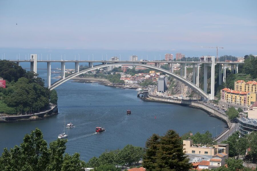 Porto: Self-Guided Bike and Boat Tour with Port Wine Tasting - Starting at the bike shop near Porto