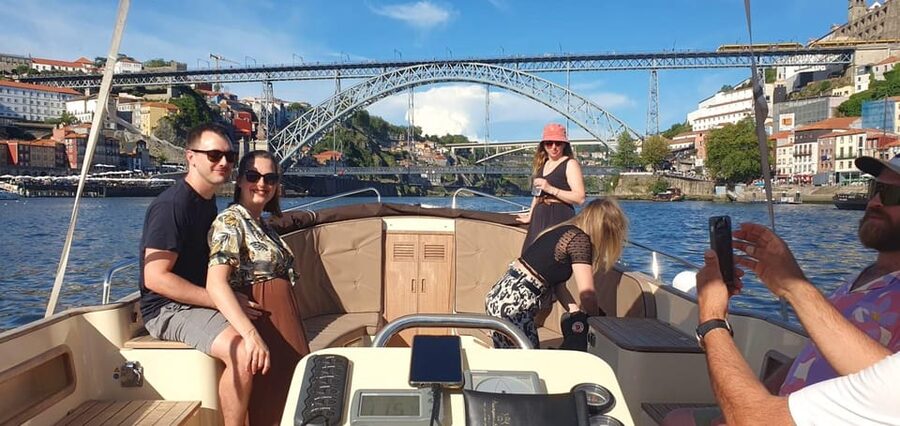 Porto: Six Bridges Douro River Cruise with Drinks - Raul, Jorge, Maria, and the human side of the tour