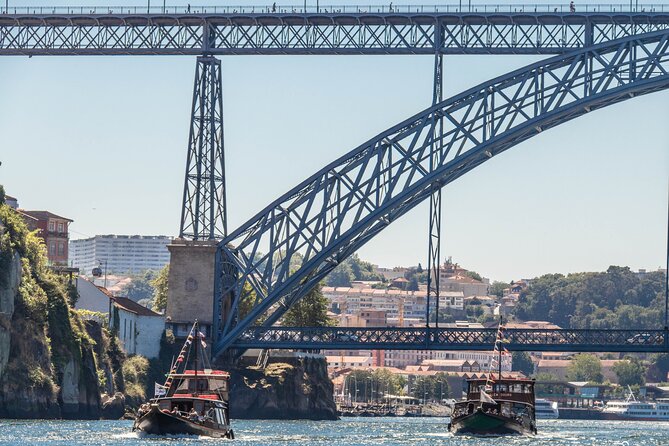 Porto Six Bridges Panoramic Cruise on the Douro River - Finding the Right Departure Stand