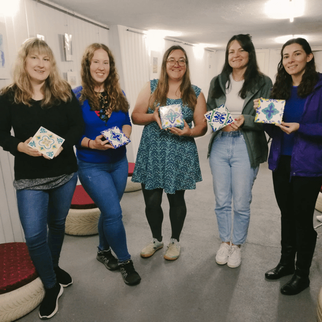 Porto: Tile-Painting Workshop with Porto Wine - Bainharia - Choosing a design or creating your own
