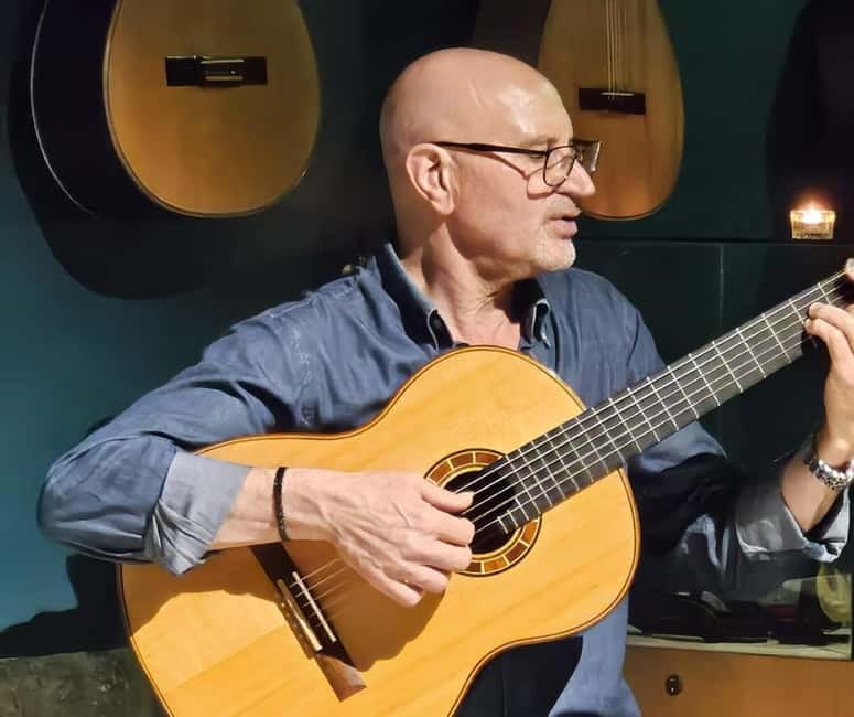 Porto: Traditional Fado Show at Sao Bento with Port Wine - What the one-hour performance is like
