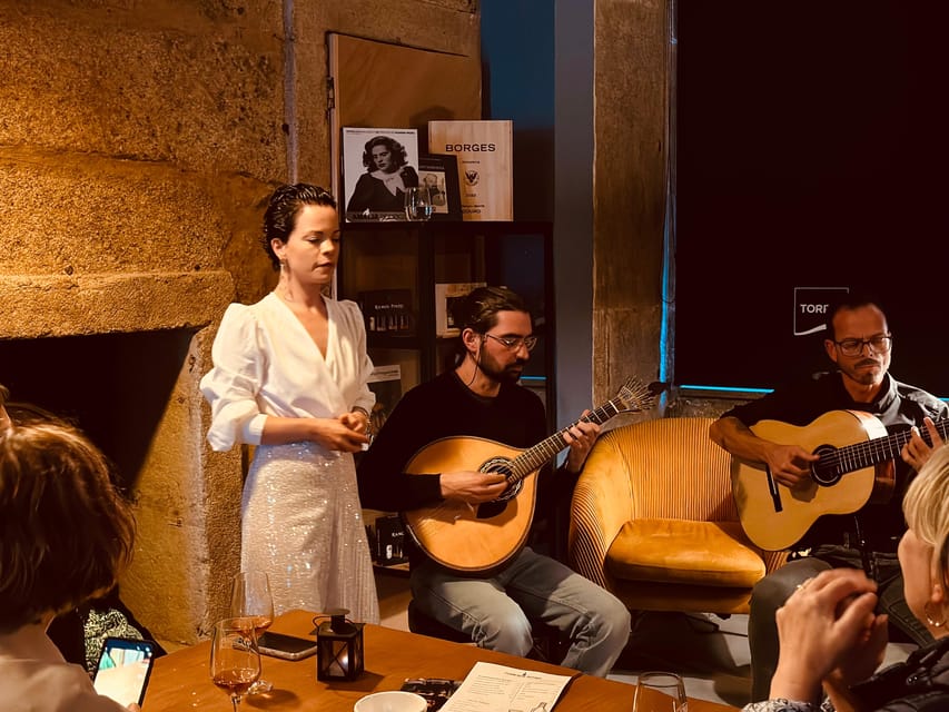 Porto: Traditional Fado Show with Welcome Drink - Why this one-hour Fado show works in Porto