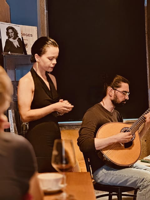 Porto: Traditional Fado Show with Welcome Drink - Why the acoustics and small room matter