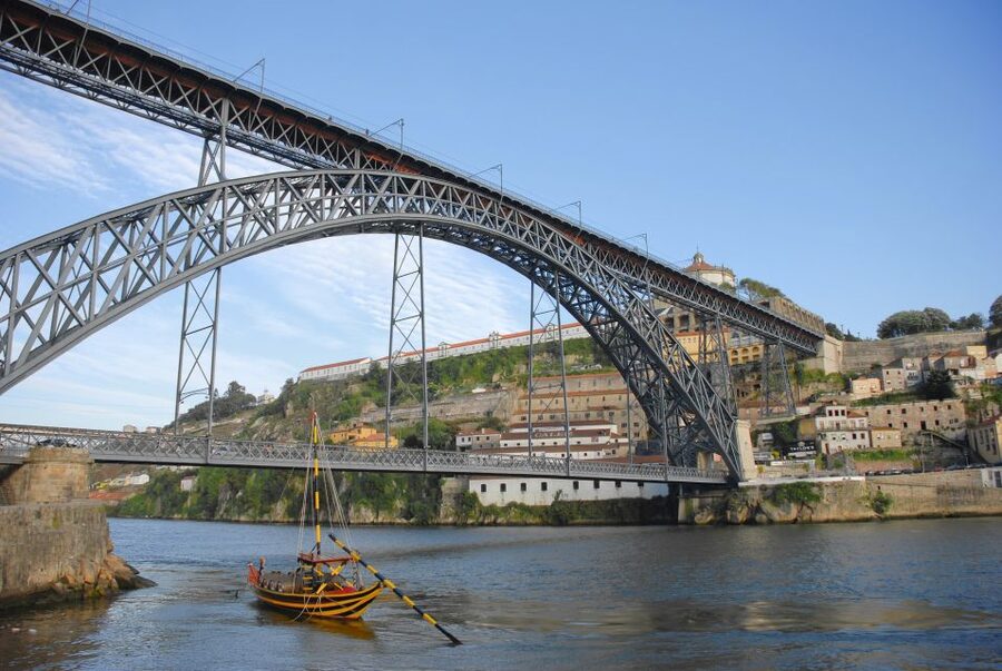 Porto: Tuk-Tuk Tour, Douro River Cruise, and Wine Tasting - Conditions, comfort, and access