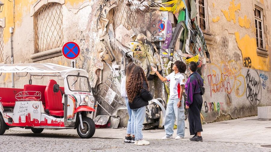 Porto: Tuk tuk Tours with Port Wine Tasting - Ribeira’s lanes and Douro views