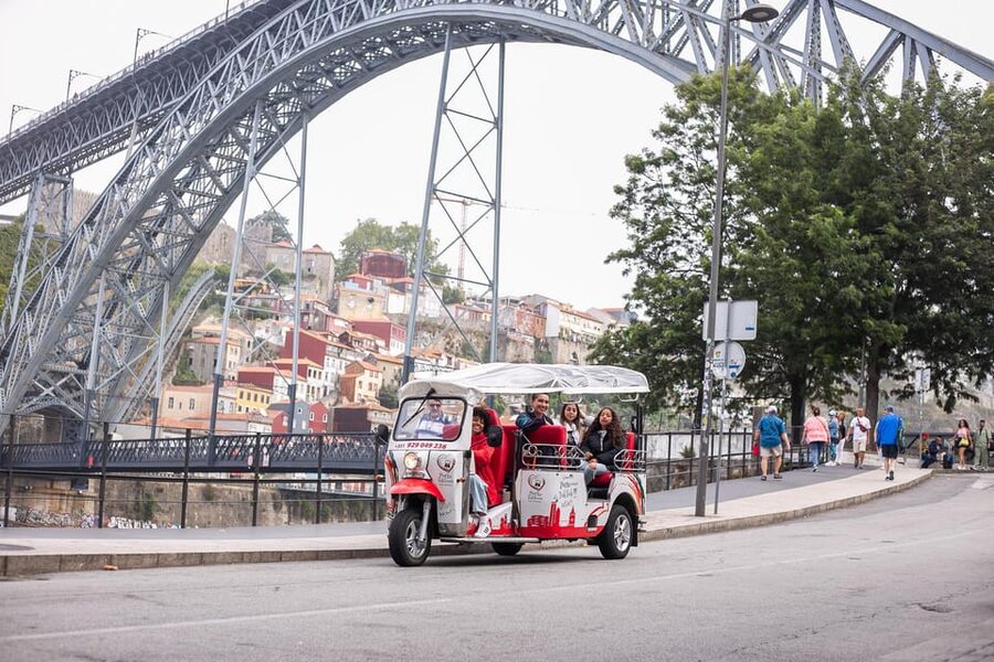 Porto: Tuk tuk Tours with Port Wine Tasting - Foz and Matosinhos by the Atlantic