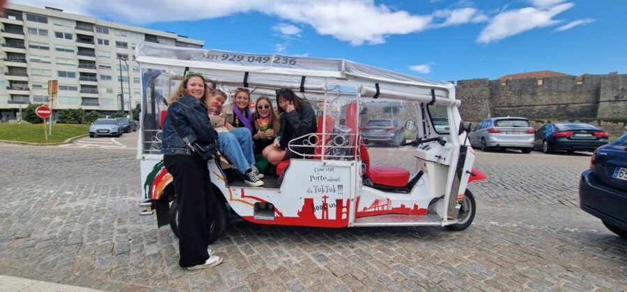 Porto: Tuk tuk Tours with Port Wine Tasting - The guide’s stories make the difference