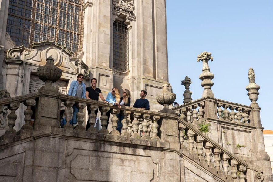 Porto: Walking Tour, Lello Bookshop, Boat and Cable Car - São Bento Station and Porto Cathedral