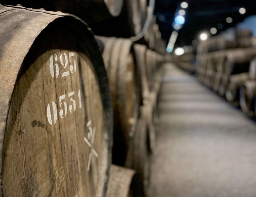 Porto: Wine Tasting with Tapas Walking Tour - Portuguese tapas with the wine
