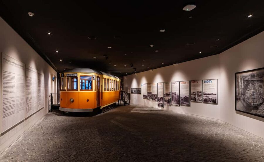 Porto: WOW Daily Ticket - Pink Palace: a colorful change of mood