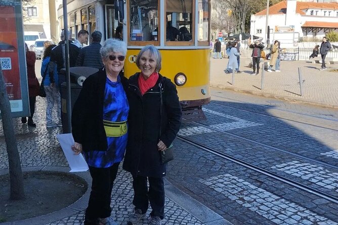 Premium Lisbon Airport Transfer to Lisbon - The ride itself: comfort, water, and WiFi
