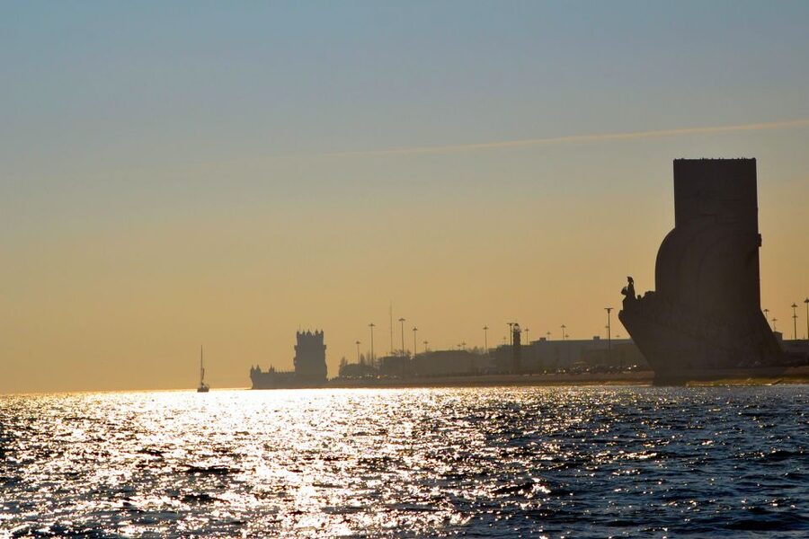 Private Romantic cruise with sparkling wine- 2-Hour- Lisbon - What the Crew Adds to the Experience