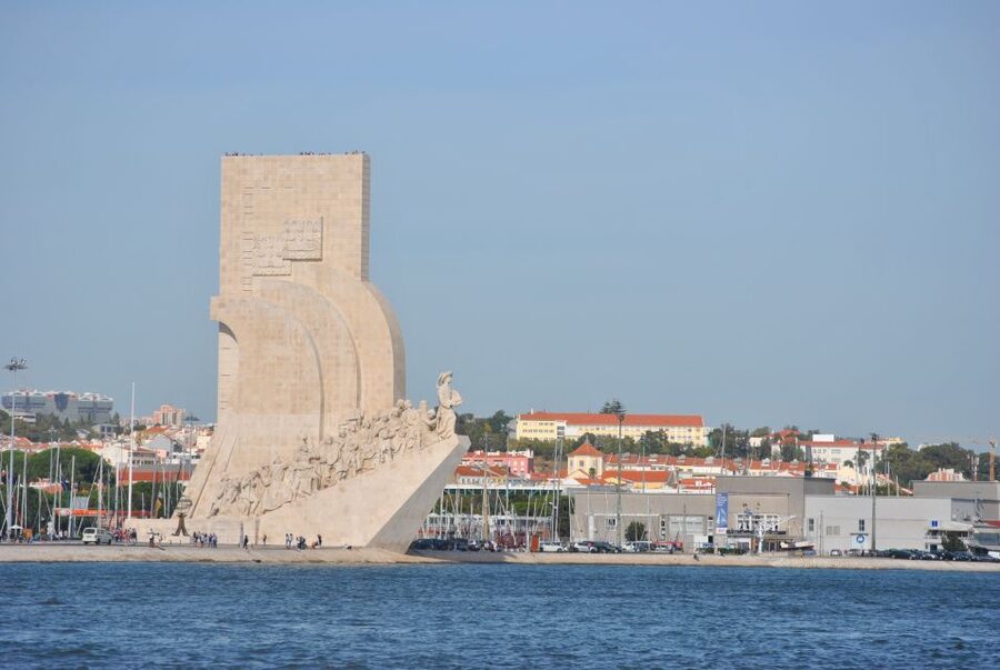 Private Sailing Boat Tour Lisbon with a drink: 2 to 8 Hours - Key points at a glance