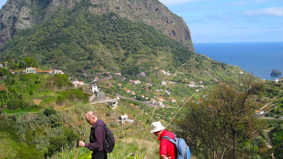 Referta / Castelejo - Levada Walk - Starting beside the levada and the northern villages