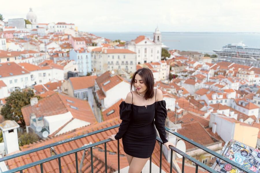 Romantic Photoshoot Experience for Couples in Lisbon - How the private format changes the experience