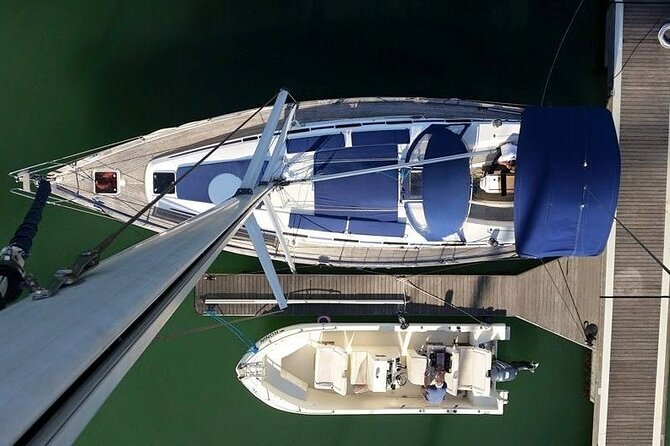 Romantic Private Sailboat in Lisbon for couples - Sailing beneath the 25th of April Bridge