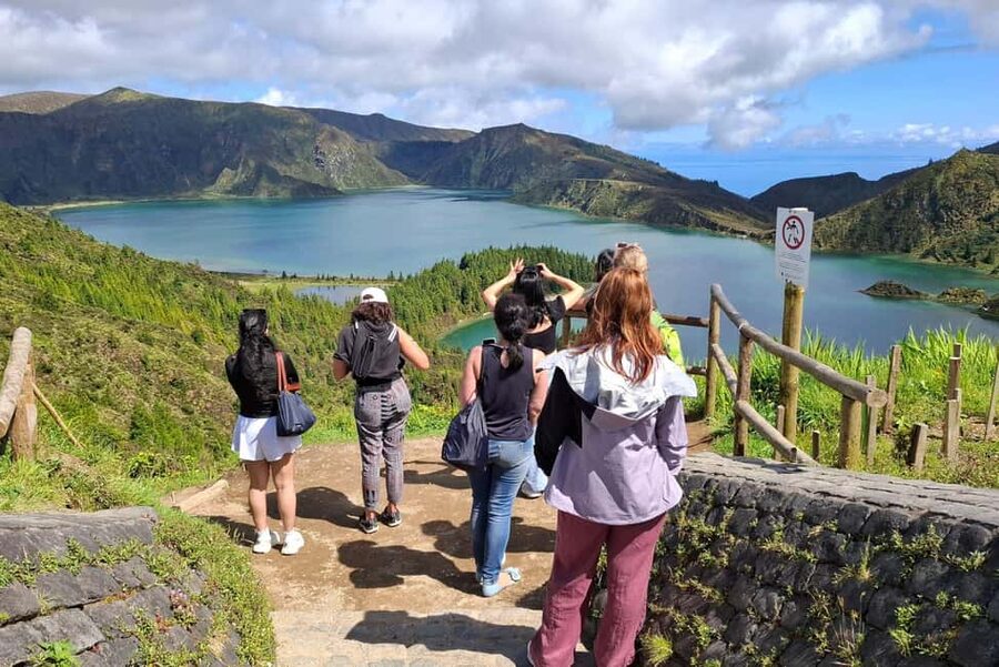 São Miguel: 2-Day Island Tour, Tea & Pineapple Plantation - West day: pineapples, crater lakes, and ocean cliffs