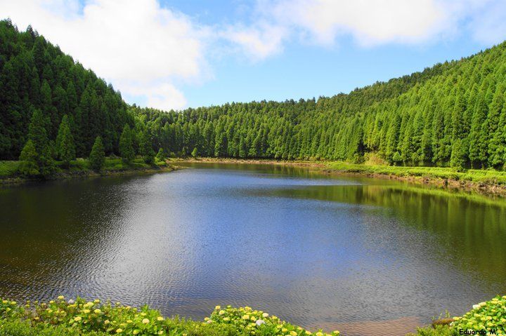 São Miguel, Azores: Sete Cidades Half-Day Jeep Tour - Leaving Ponta Delgada for the crater rim