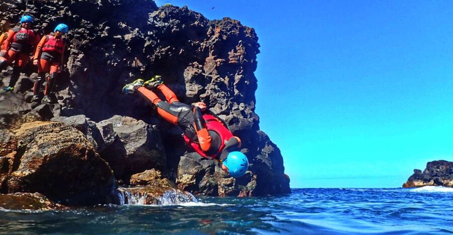 São Miguel: Coasteering Experience in Caloura - The first 30 minutes: equipment and safety