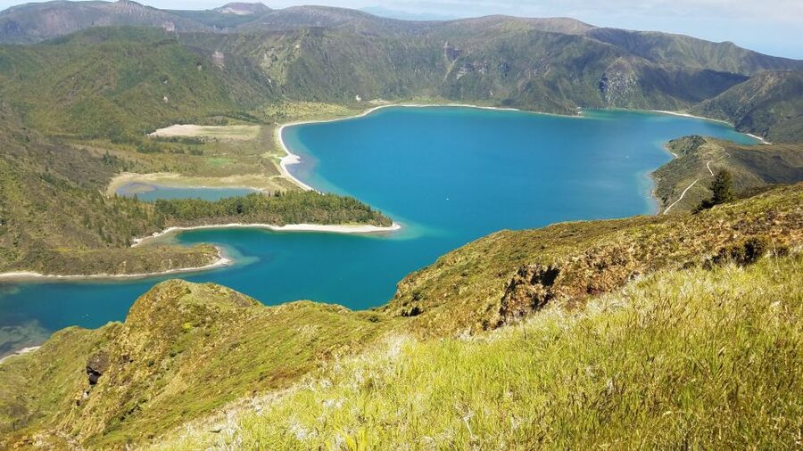 São Miguel: Sete Cidades and Lagoa do Fogo Full-Day Tour - Lagoa village, pottery, and the island’s craft side